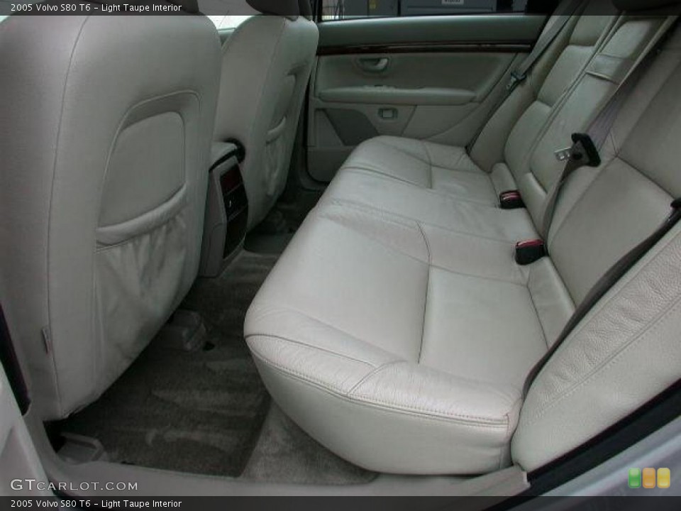 Light Taupe Interior Photo for the 2005 Volvo S80 T6 #44683971