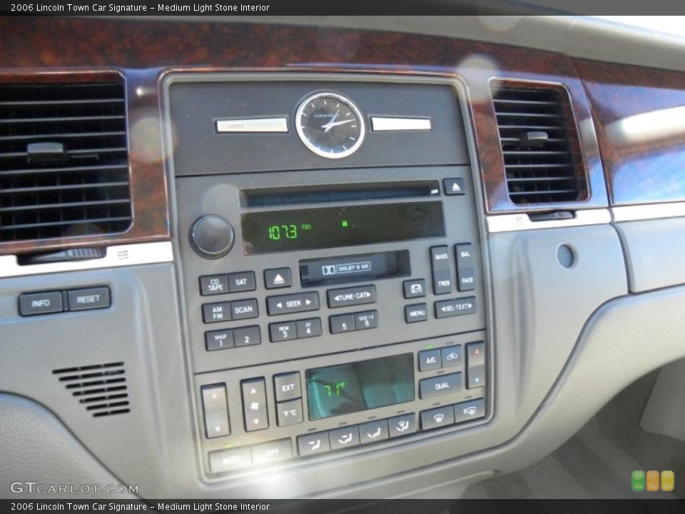 Medium Light Stone Interior Controls for the 2006 Lincoln Town Car Signature #44688324