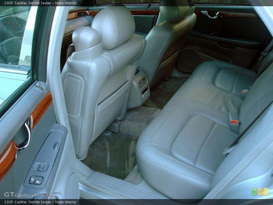 Shale Interior Photo for the 2005 Cadillac DeVille Sedan #44698377