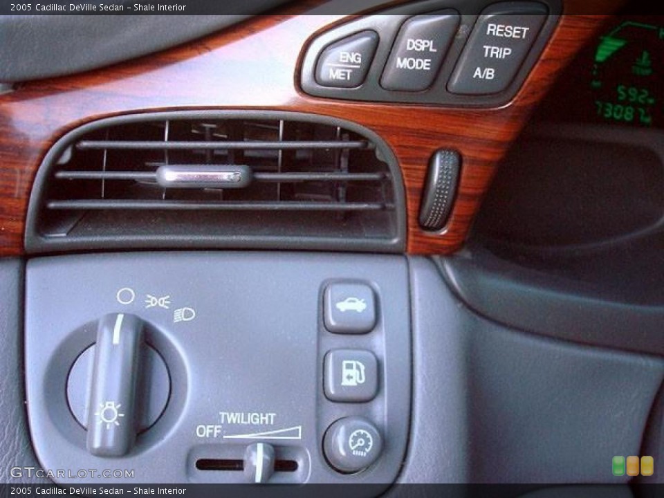Shale Interior Controls for the 2005 Cadillac DeVille Sedan #44698441