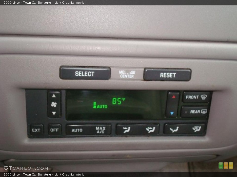 Light Graphite Interior Controls for the 2000 Lincoln Town Car Signature #44707334