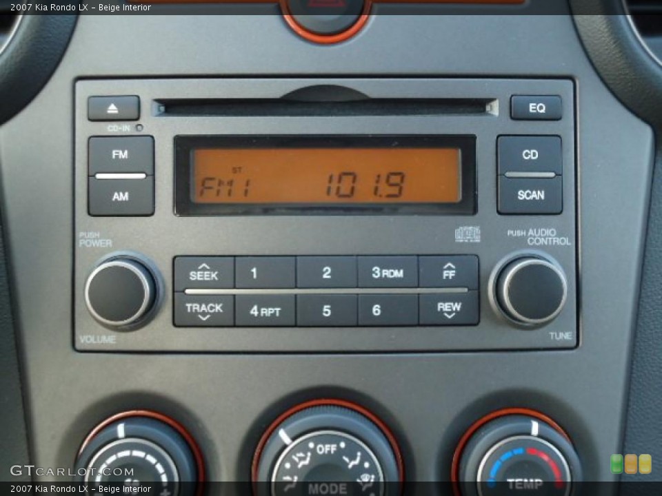 Beige Interior Controls for the 2007 Kia Rondo LX #44719069