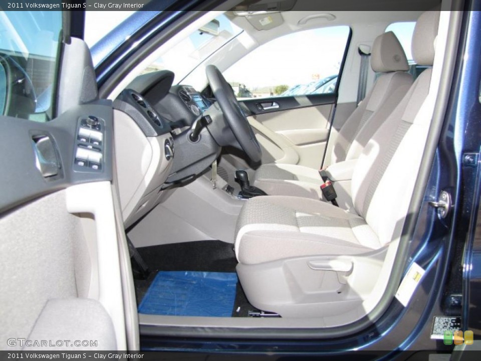 Clay Gray Interior Photo for the 2011 Volkswagen Tiguan S #44720440