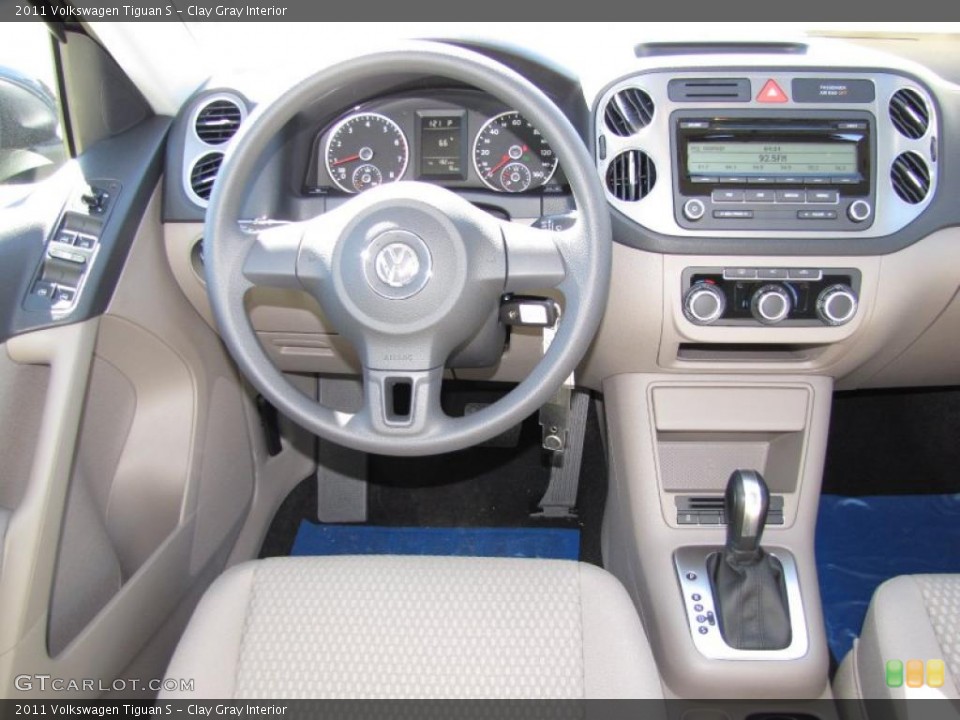 Clay Gray Interior Gauges for the 2011 Volkswagen Tiguan S #44720492