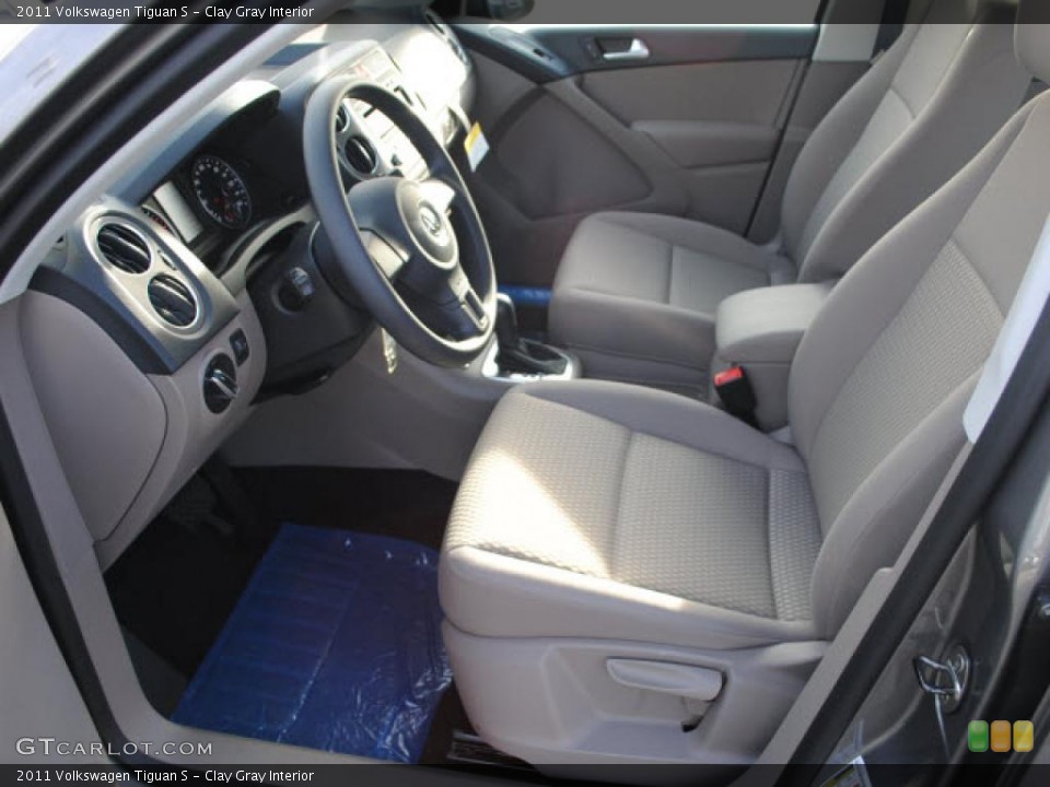 Clay Gray Interior Photo for the 2011 Volkswagen Tiguan S #44720660