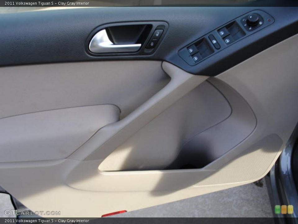 Clay Gray Interior Door Panel for the 2011 Volkswagen Tiguan S #44720672