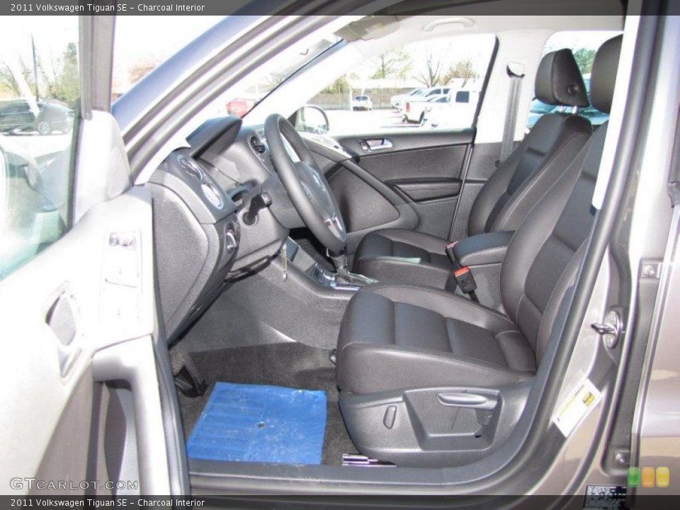 Charcoal Interior Photo for the 2011 Volkswagen Tiguan SE #44720720