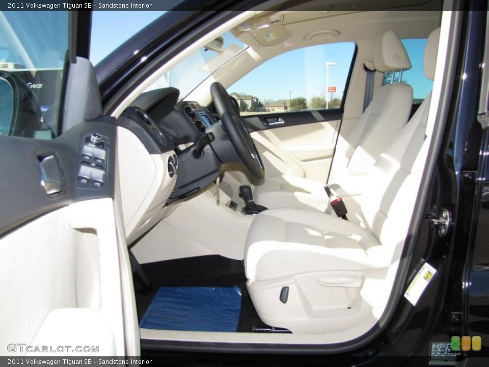 Sandstone Interior Photo for the 2011 Volkswagen Tiguan SE #44720812