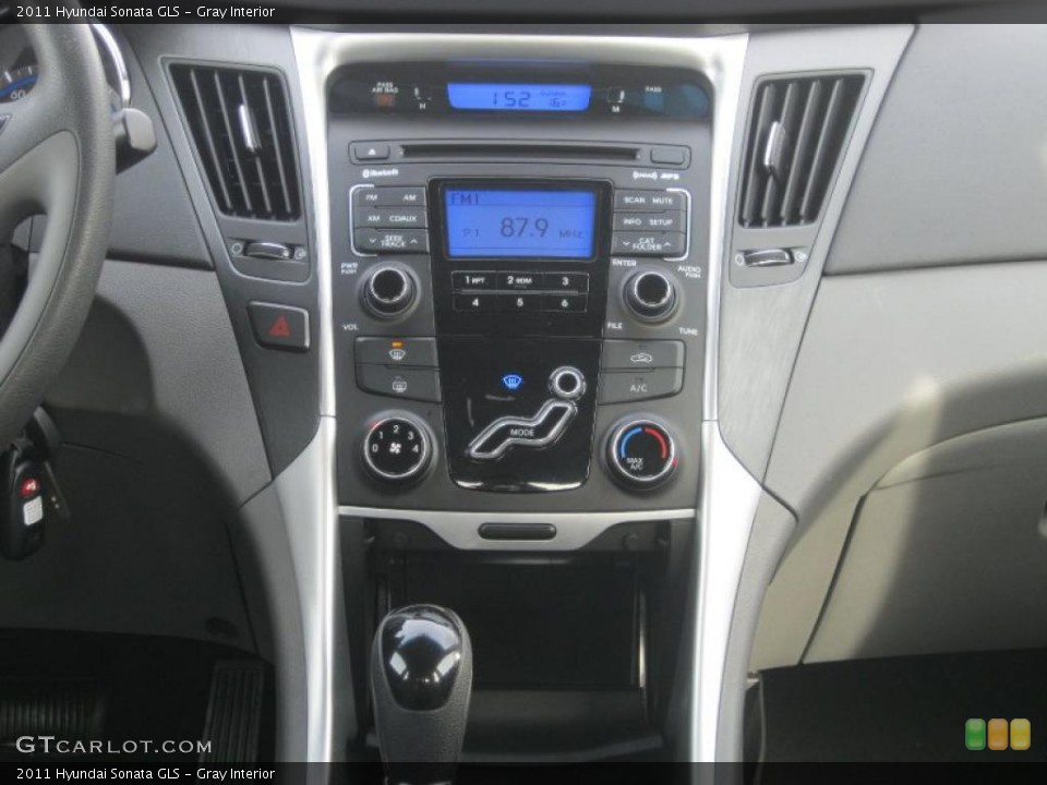 Gray Interior Controls for the 2011 Hyundai Sonata GLS #44721444