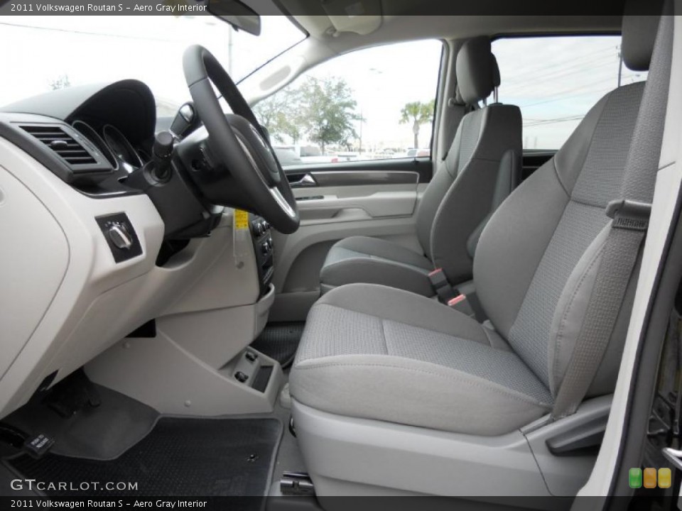 Aero Gray Interior Photo for the 2011 Volkswagen Routan S #44727821