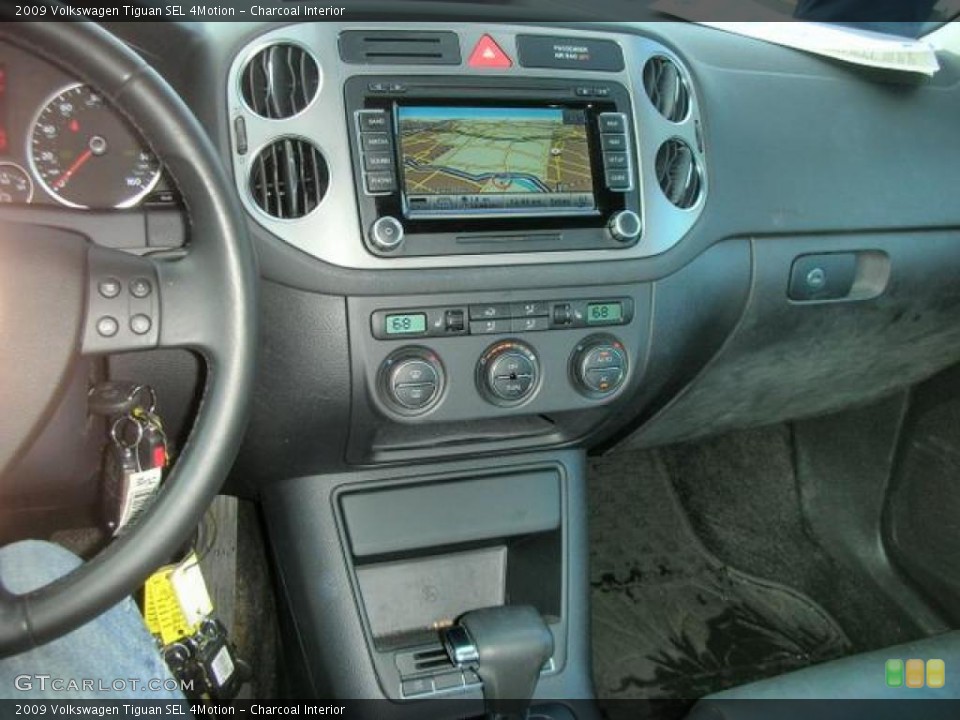 Charcoal Interior Navigation for the 2009 Volkswagen Tiguan SEL 4Motion #44733156