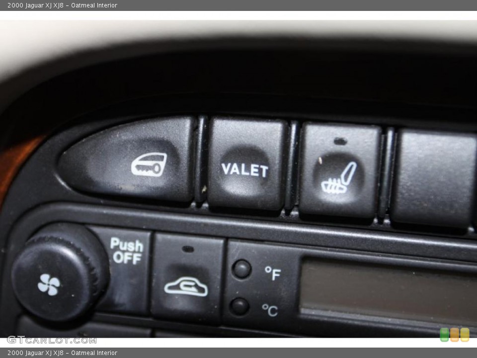 Oatmeal Interior Controls for the 2000 Jaguar XJ XJ8 #44783582