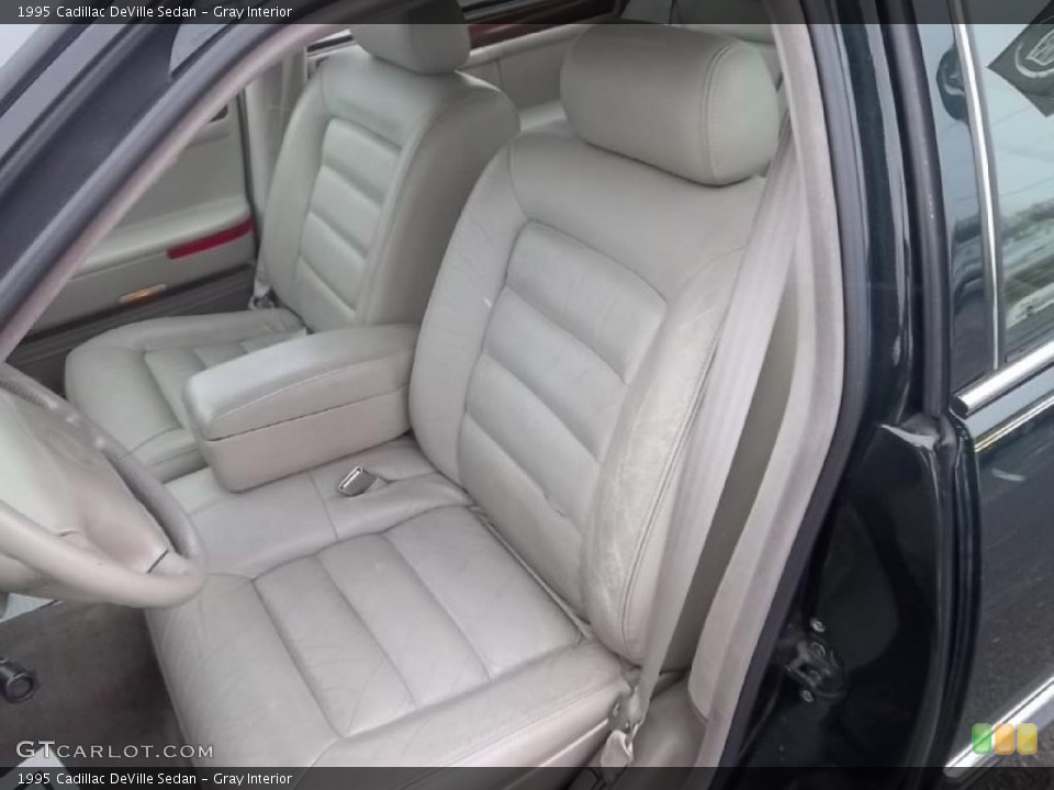Gray Interior Photo for the 1995 Cadillac DeVille Sedan #44799313