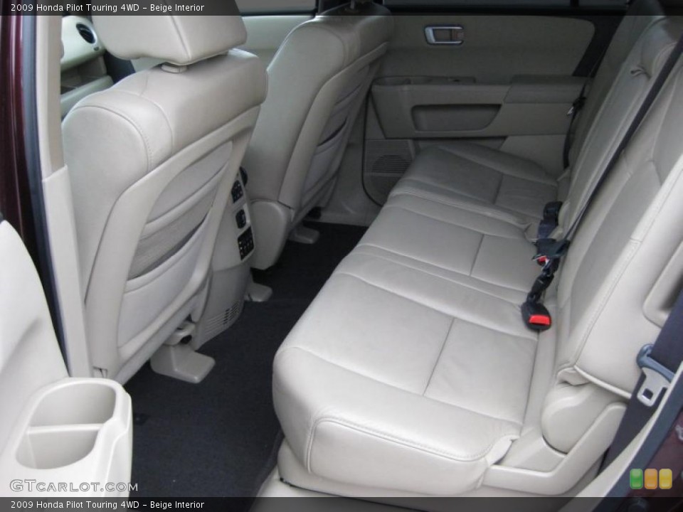 Beige Interior Photo for the 2009 Honda Pilot Touring 4WD #44808032
