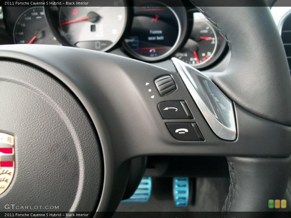 Black Interior Controls for the 2011 Porsche Cayenne S Hybrid #44816248