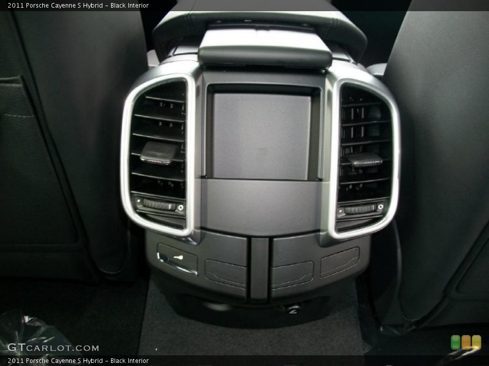 Black Interior Controls for the 2011 Porsche Cayenne S Hybrid #44816392
