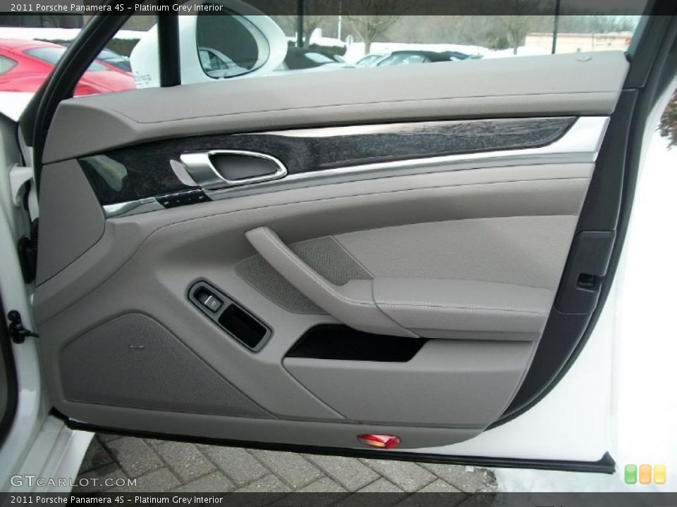 Platinum Grey Interior Door Panel for the 2011 Porsche Panamera 4S #44818040