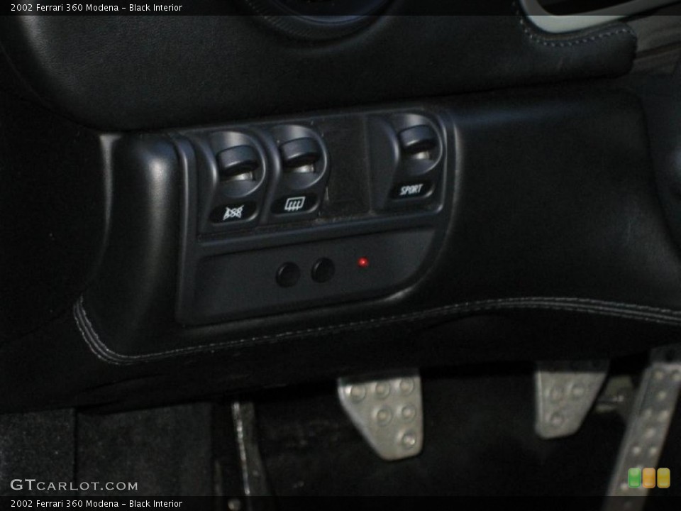 Black Interior Controls for the 2002 Ferrari 360 Modena #44846888