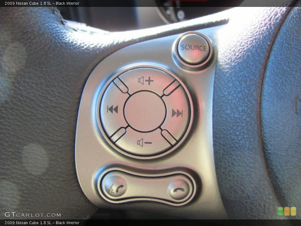 Black Interior Controls for the 2009 Nissan Cube 1.8 SL #44850760