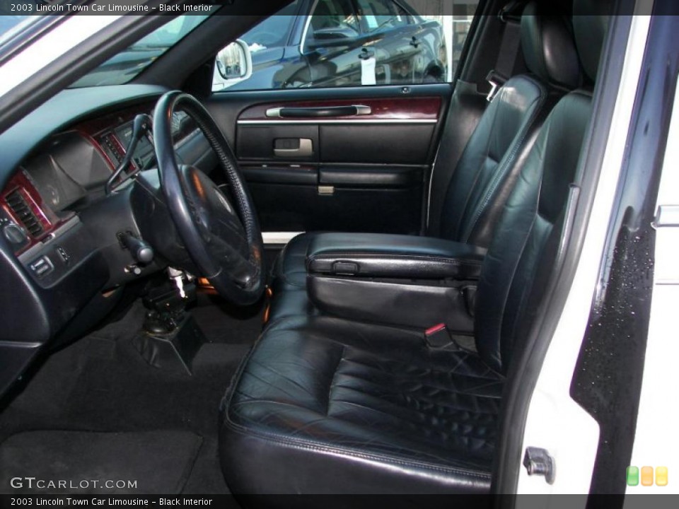 Black Interior Photo for the 2003 Lincoln Town Car Limousine #44852056