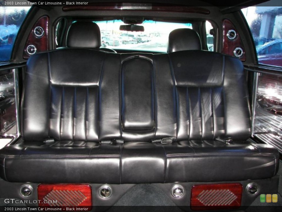 Black Interior Photo for the 2003 Lincoln Town Car Limousine #44852128