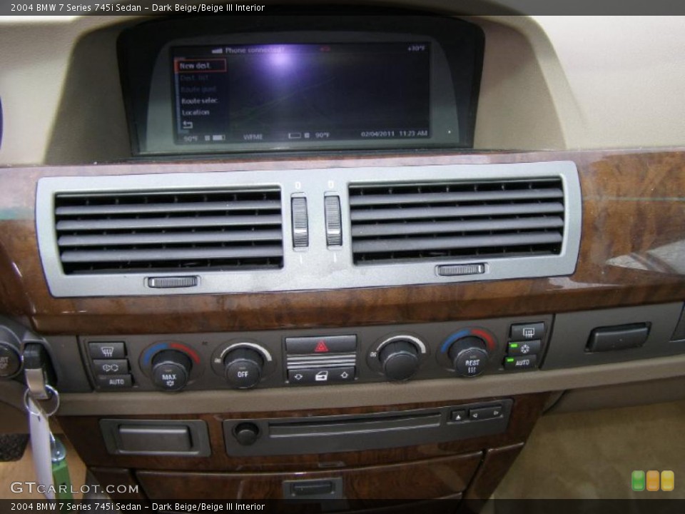 Dark Beige/Beige III Interior Controls for the 2004 BMW 7 Series 745i Sedan #44854428