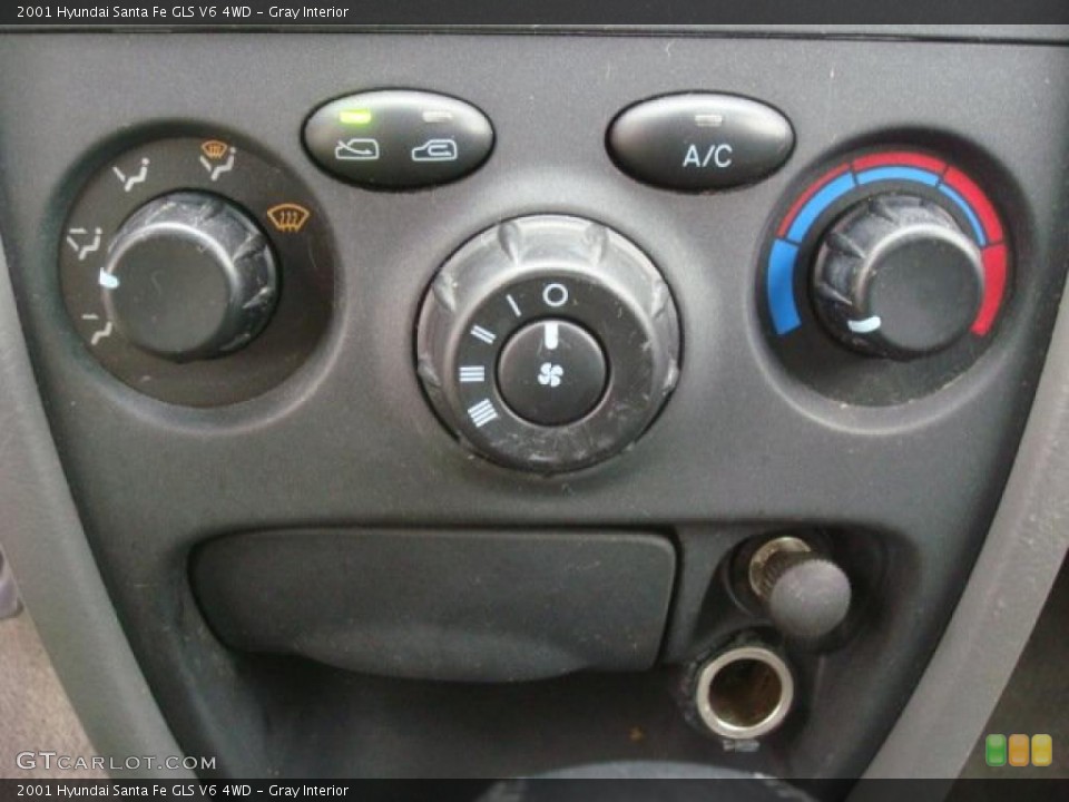 Gray Interior Controls for the 2001 Hyundai Santa Fe GLS V6 4WD #44859092