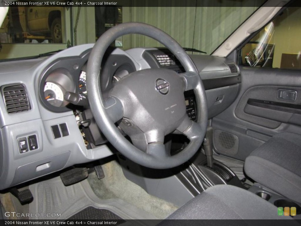 Charcoal Interior Photo for the 2004 Nissan Frontier XE V6 Crew Cab 4x4 #44861242