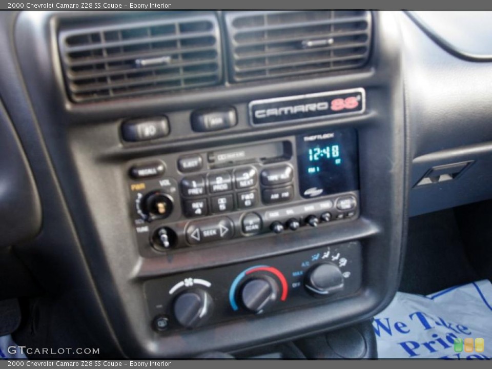 Ebony Interior Controls for the 2000 Chevrolet Camaro Z28 SS Coupe #44861761