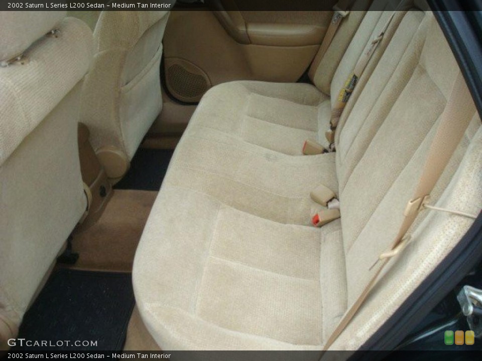 Medium Tan Interior Photo for the 2002 Saturn L Series L200 Sedan #44889258