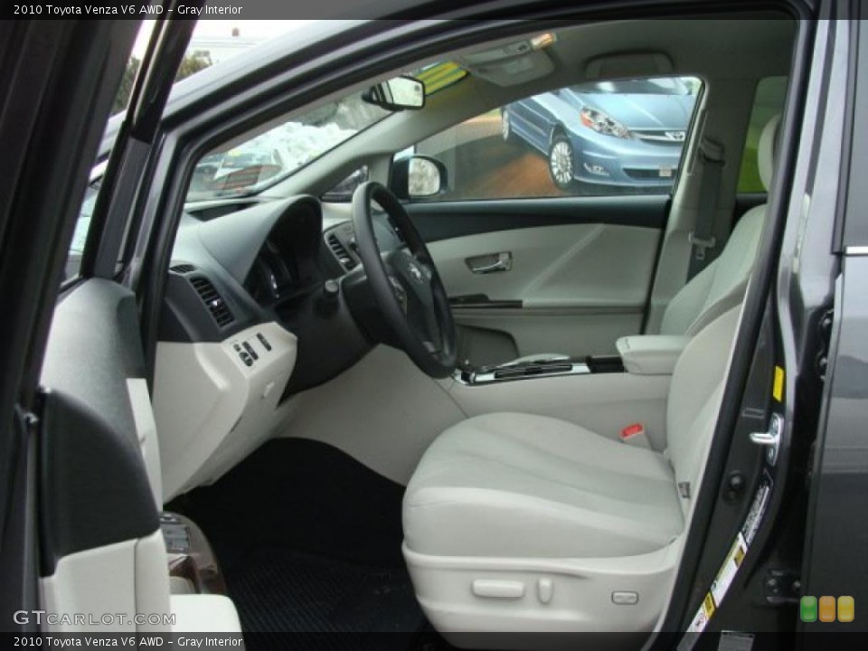 Gray Interior Photo for the 2010 Toyota Venza V6 AWD #44928917