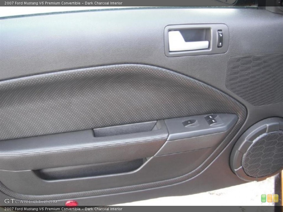 Dark Charcoal Interior Door Panel for the 2007 Ford Mustang V6 Premium Convertible #44939121