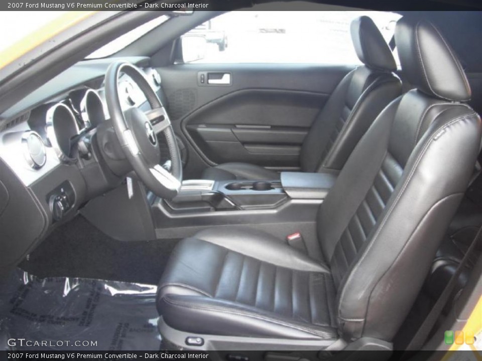 Dark Charcoal Interior Photo for the 2007 Ford Mustang V6 Premium Convertible #44939161
