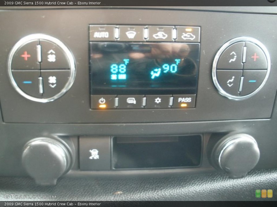 Ebony Interior Controls for the 2009 GMC Sierra 1500 Hybrid Crew Cab #44940037