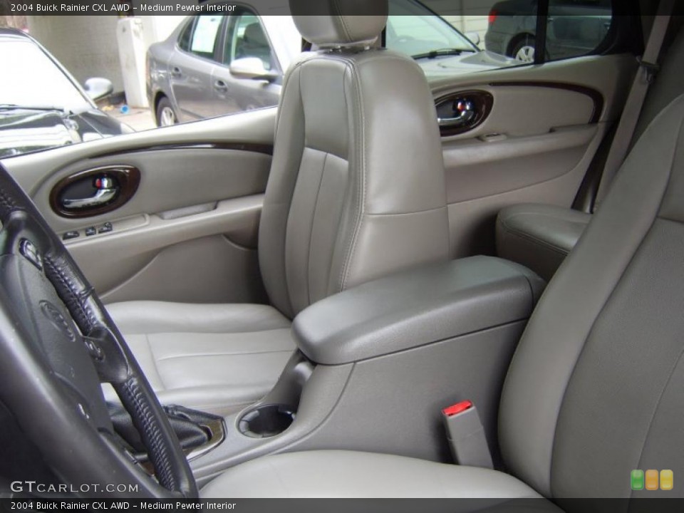 Medium Pewter Interior Photo for the 2004 Buick Rainier CXL AWD #44947269