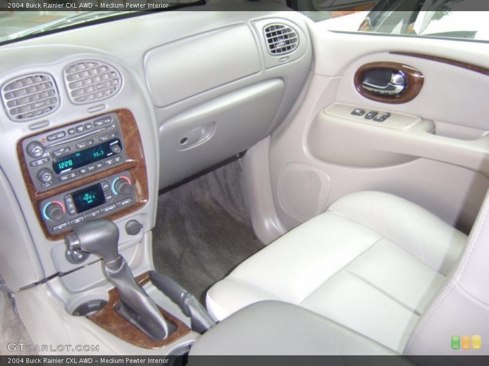 Medium Pewter Interior Photo for the 2004 Buick Rainier CXL AWD #44947333