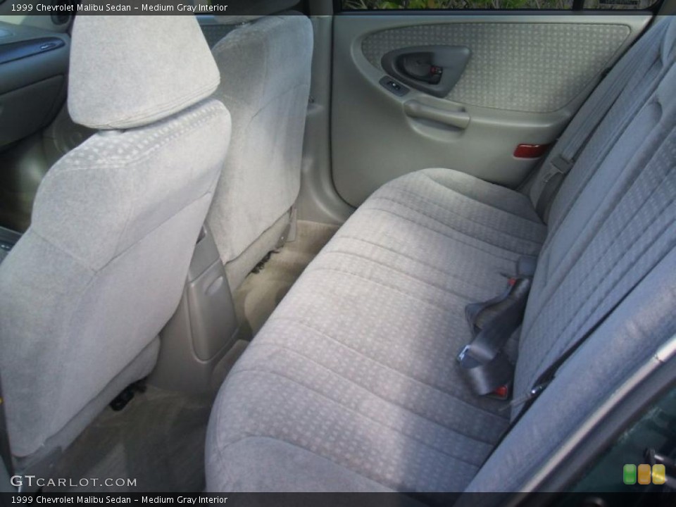 Medium Gray Interior Photo for the 1999 Chevrolet Malibu Sedan #44949841