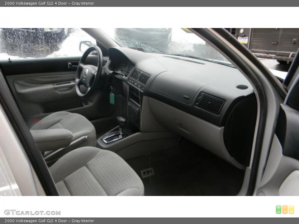 Gray Interior Photo for the 2000 Volkswagen Golf GLS 4 Door #44951138