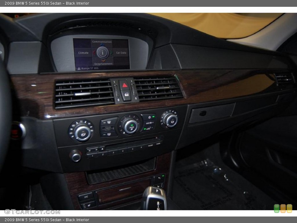 Black Interior Controls for the 2009 BMW 5 Series 550i Sedan #44976237