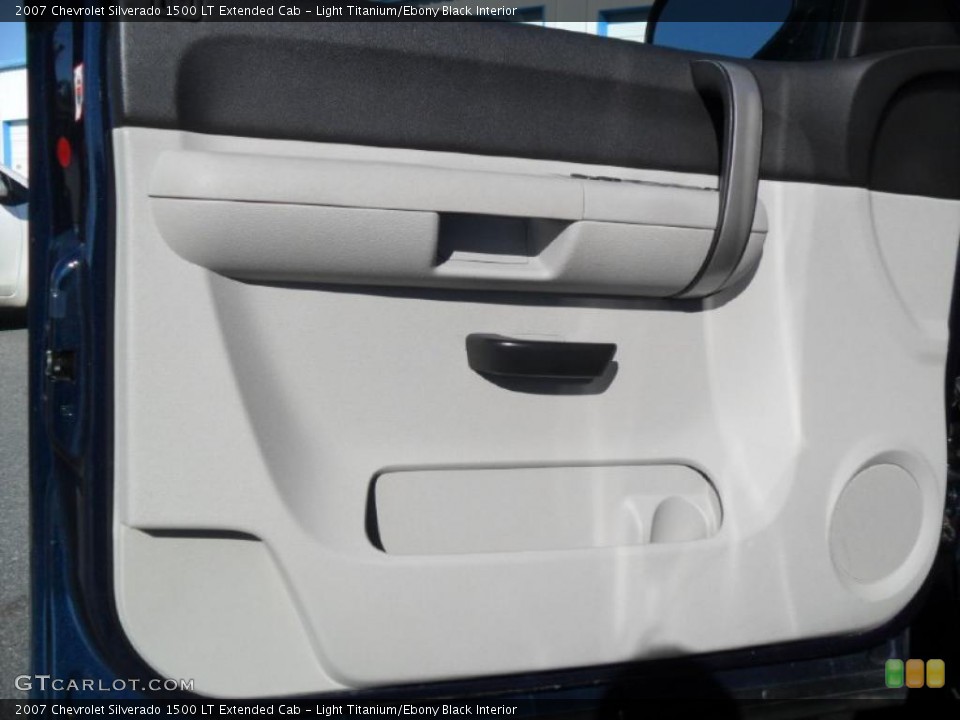 Light Titanium/Ebony Black Interior Door Panel for the 2007 Chevrolet Silverado 1500 LT Extended Cab #44977353