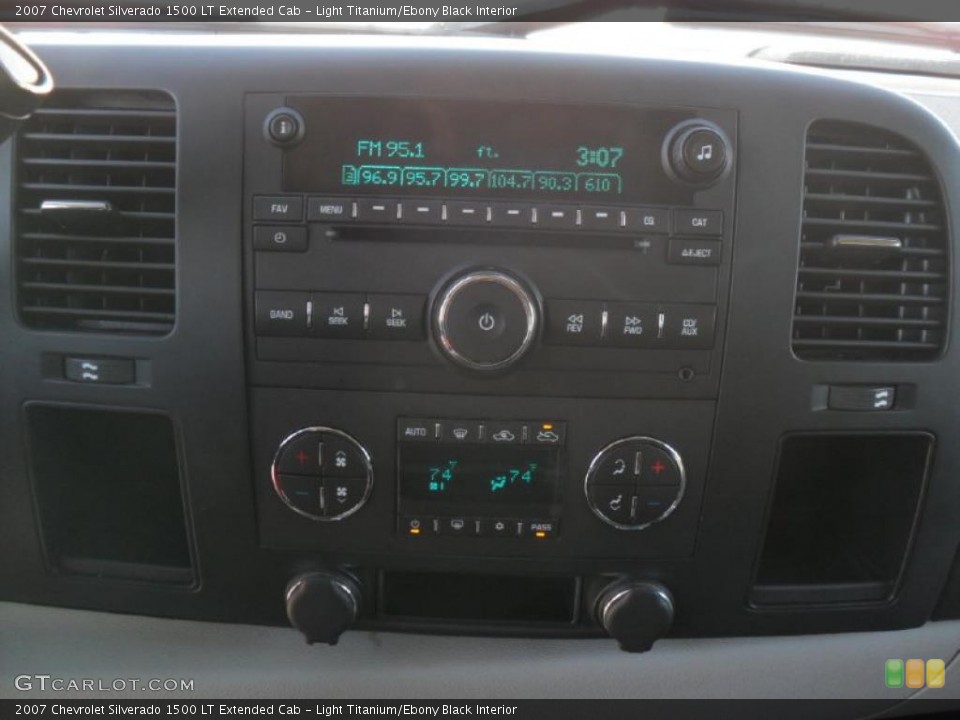 Light Titanium/Ebony Black Interior Controls for the 2007 Chevrolet Silverado 1500 LT Extended Cab #44977385