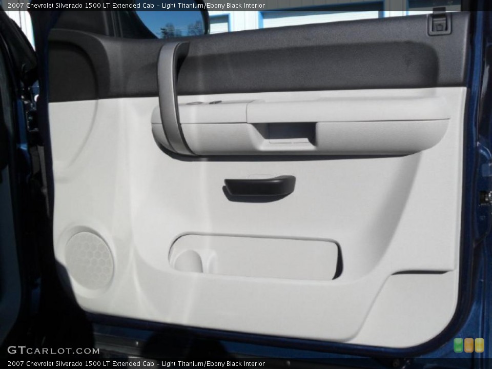Light Titanium/Ebony Black Interior Door Panel for the 2007 Chevrolet Silverado 1500 LT Extended Cab #44977553