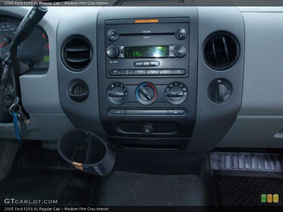Medium Flint Grey Interior Controls for the 2005 Ford F150 XL Regular Cab #44978381
