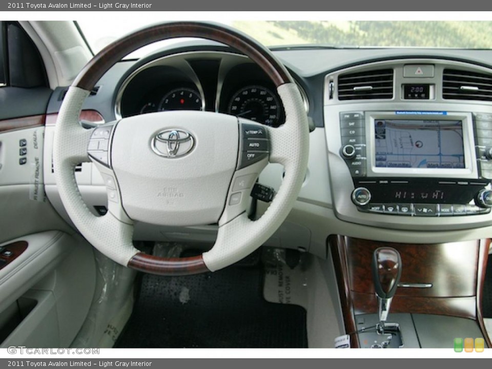 Light Gray Interior Photo for the 2011 Toyota Avalon Limited #44982082