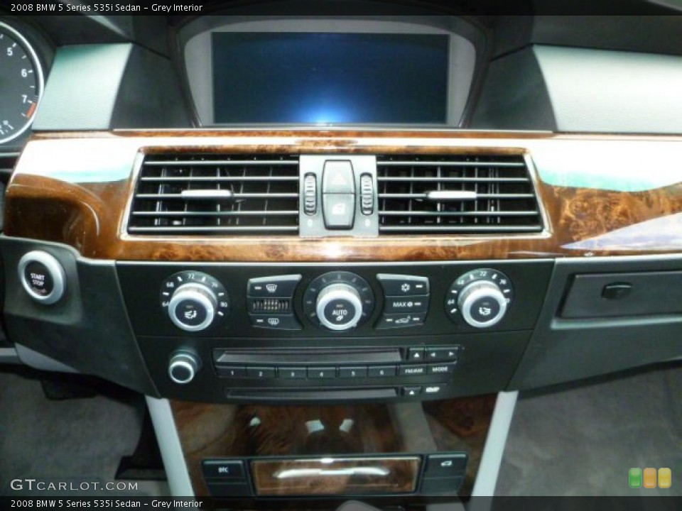 Grey Interior Controls for the 2008 BMW 5 Series 535i Sedan #45000650