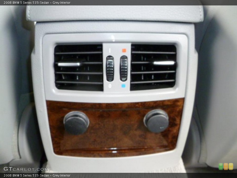 Grey Interior Controls for the 2008 BMW 5 Series 535i Sedan #45000698