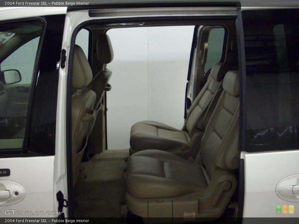 Pebble Beige Interior Photo for the 2004 Ford Freestar SEL #45010553