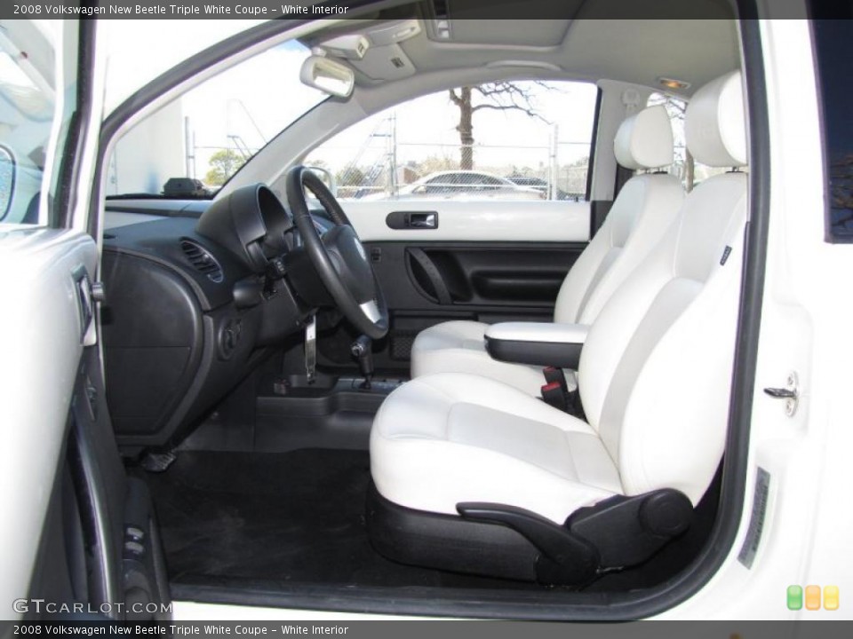 White Interior Photo for the 2008 Volkswagen New Beetle Triple White Coupe #45016238