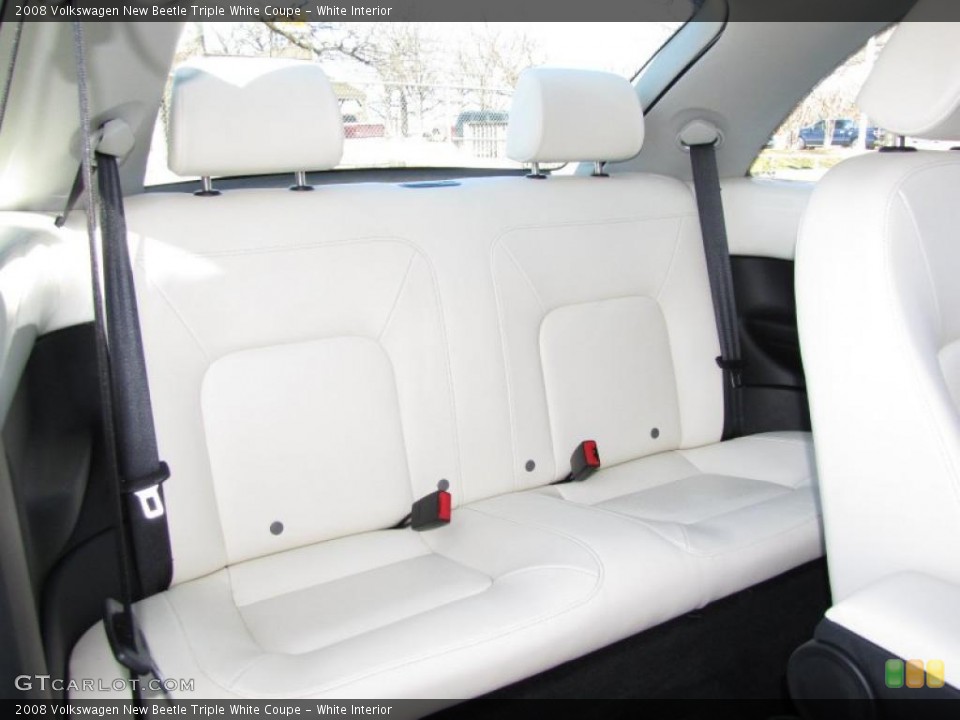 White Interior Photo for the 2008 Volkswagen New Beetle Triple White Coupe #45016246