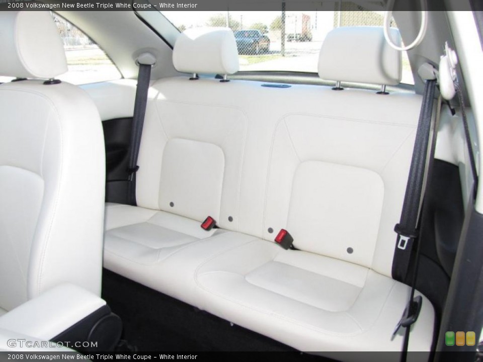 White Interior Photo for the 2008 Volkswagen New Beetle Triple White Coupe #45016250